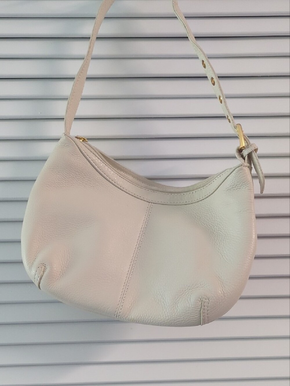 Stone Mountain Accessories Cream Shoulder Bag with Gold Hardware - Picture 5 of 8